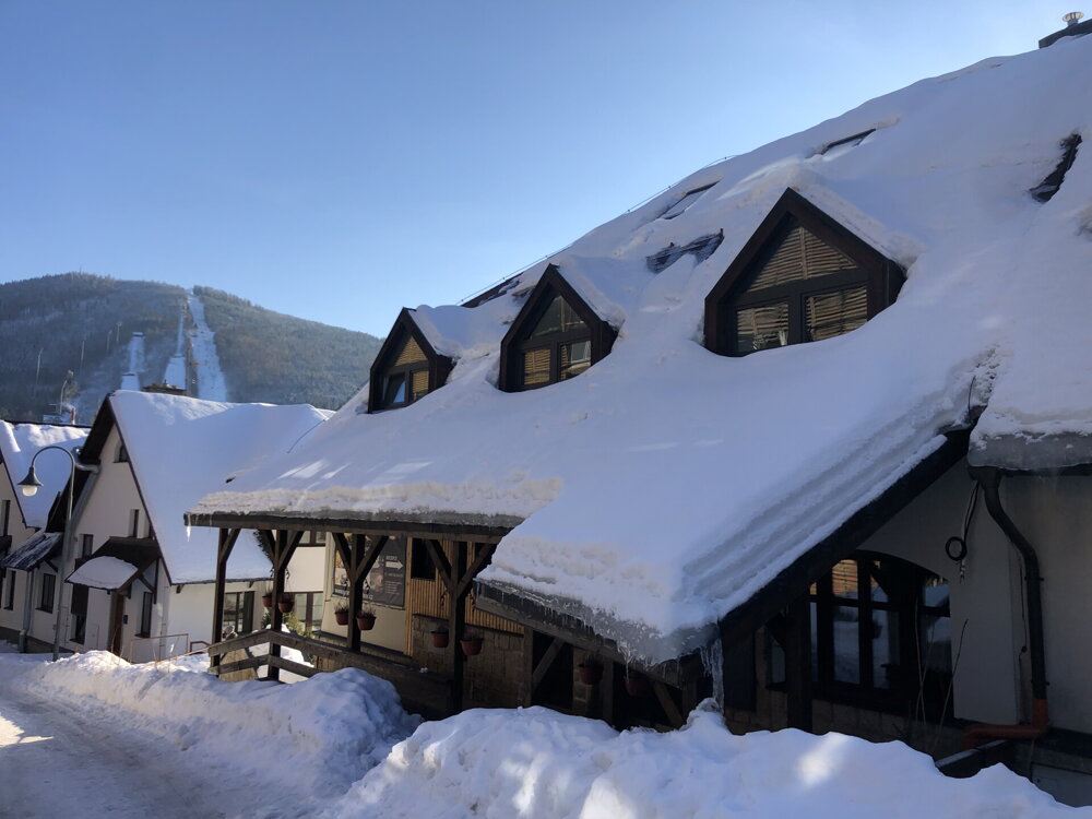 Pohled na GRAND z druhé strany - Hlavní vstup do domu